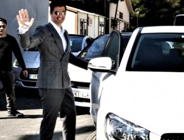 Τα πανάκριβα αυτοκίνητα που οδηγούν 5+1 Έλληνες τραγουδιστές (φωτό)